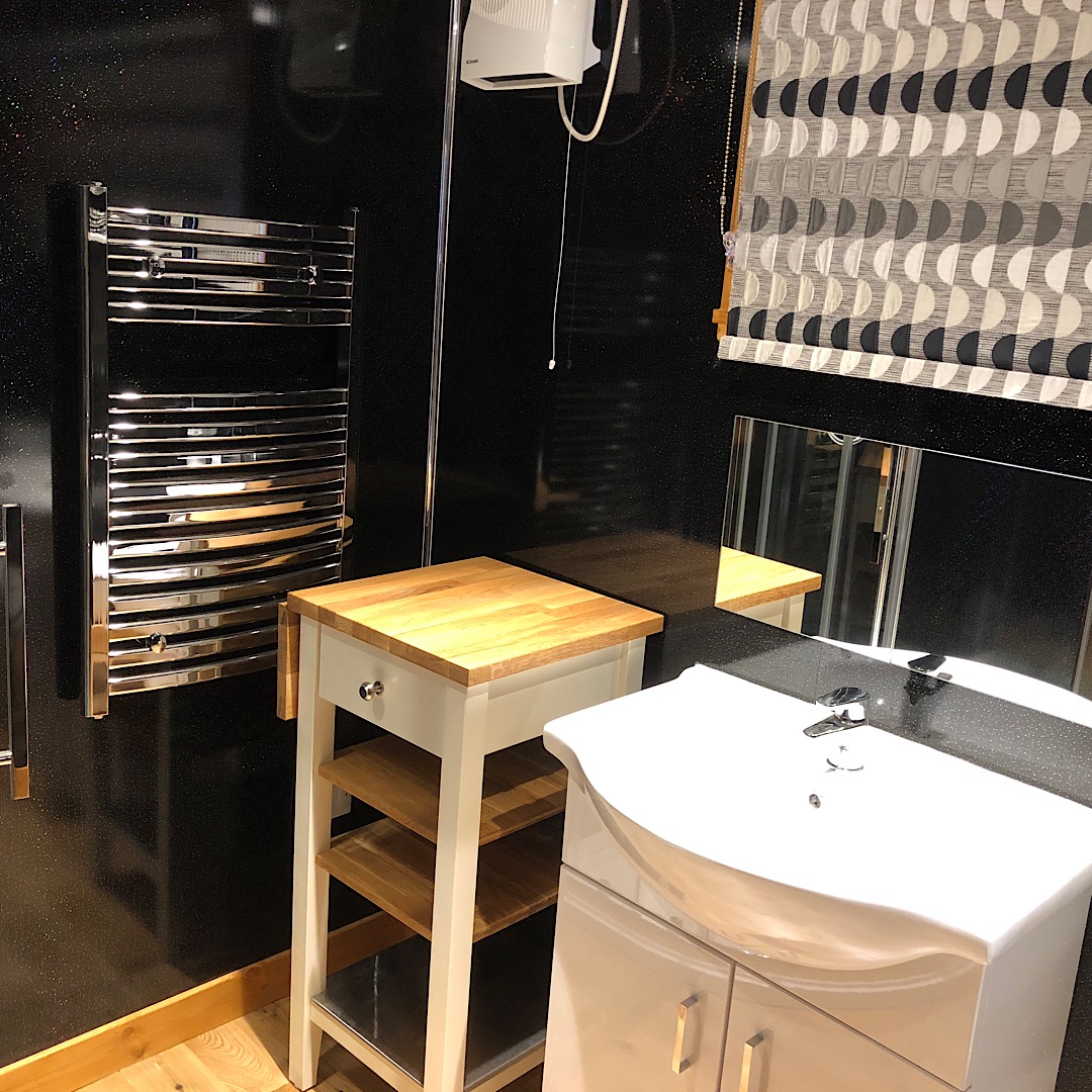 The Wee Ludging Dunoon - Bathroom